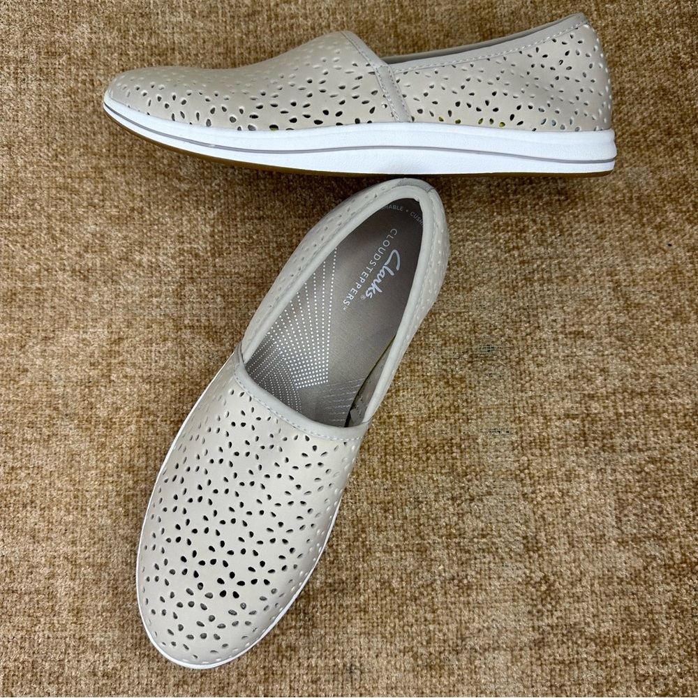 Clarks Cloudsteppers Breeze Emily Taupe Stretch Slip-Ons Women’s Size 8.5